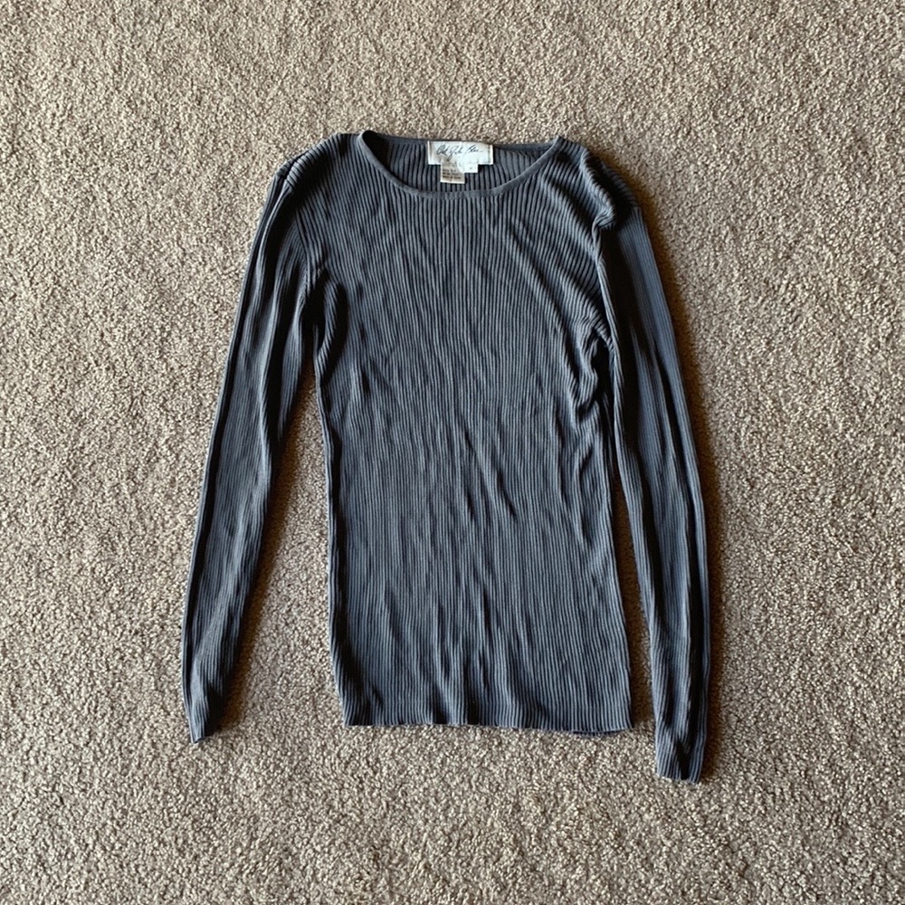 A cute top in the brand out of the blue
